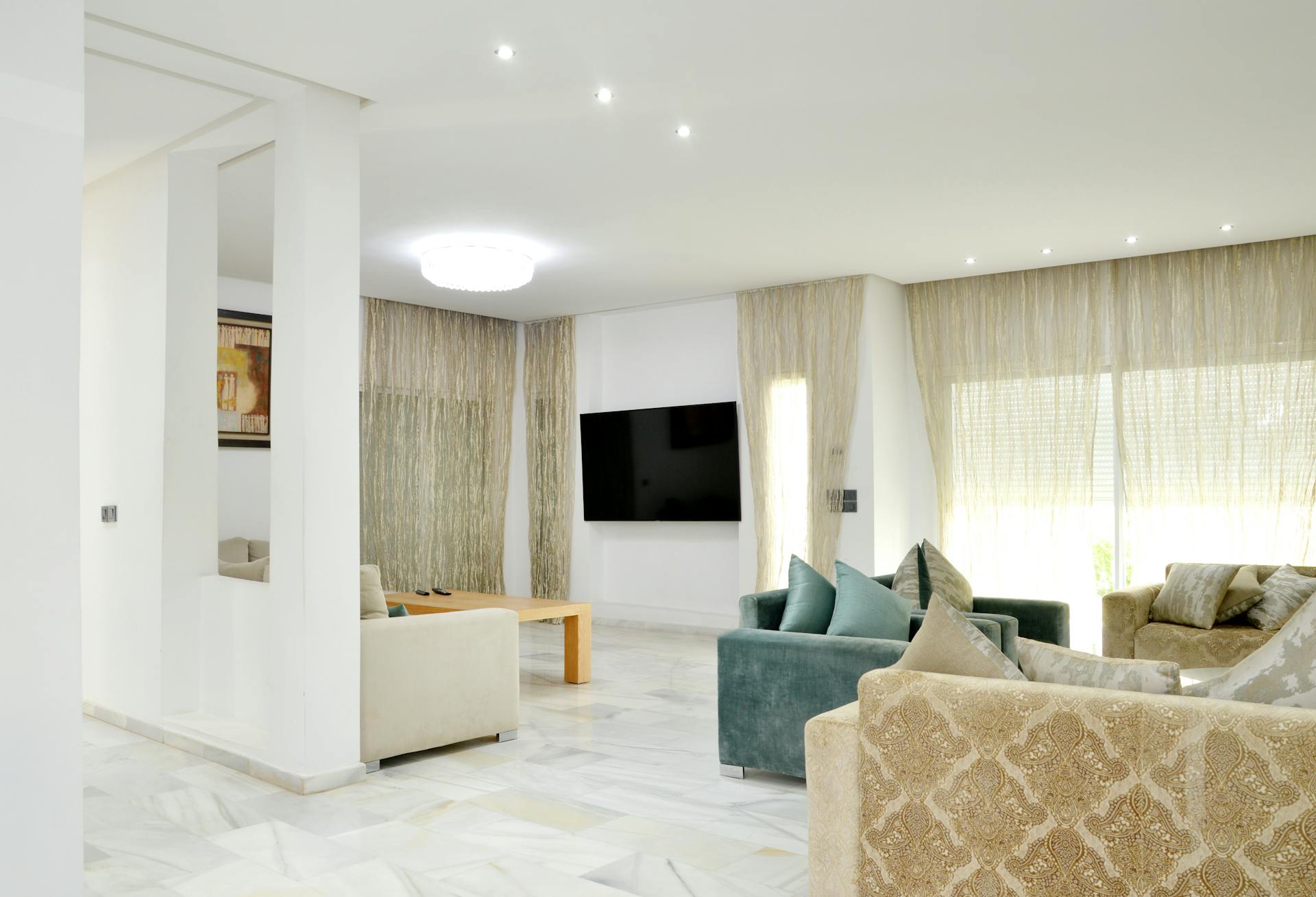 Otvoreni dnevni prostor penthousea s pogledom na Zagreb
